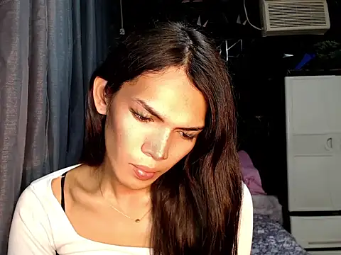 GORGEOUS_CARMEE webcam