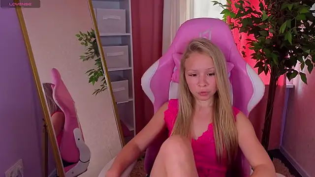 Milana_r0se webcam