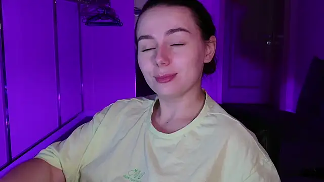 Di_na_Bell live cam on StripChat