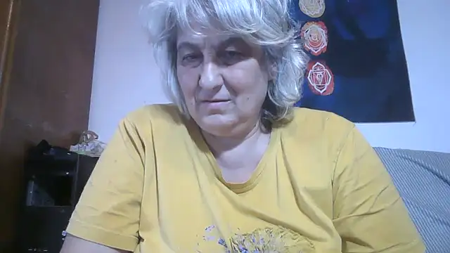 ExquisiteMature live cam on StripChat