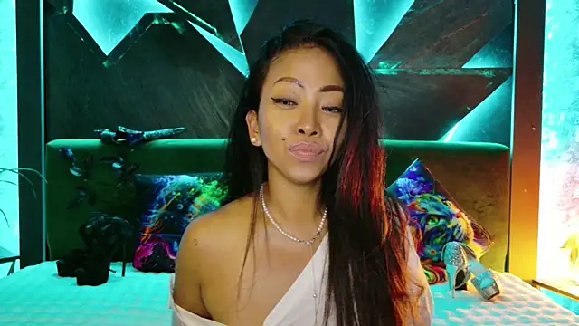ElyaQuinn live cam on StripChat