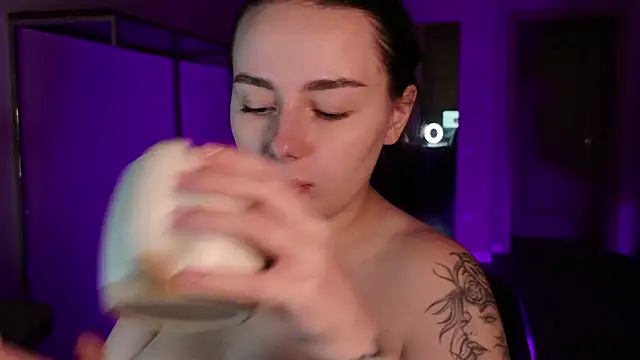 Di_na_Bell webcam