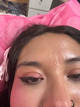 Nailealipsglossy webcam