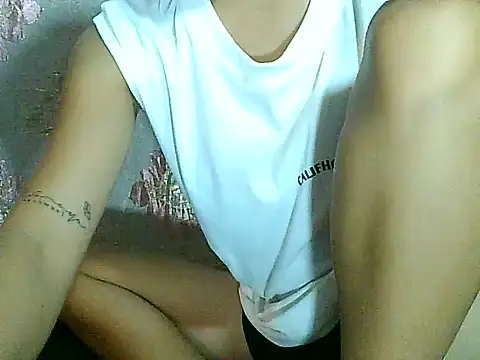 PinaySkinnyGirl webcam