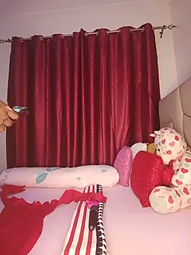 NicRaisaa webcam