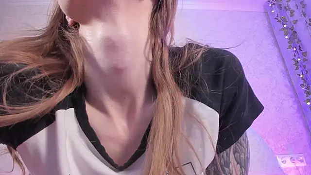 LuckySexyDoll live cam on StripChat