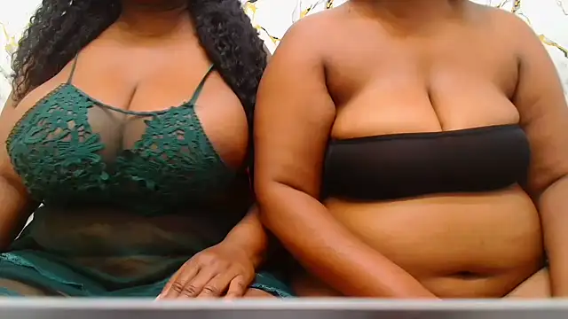 HornnyBabe35 webcam