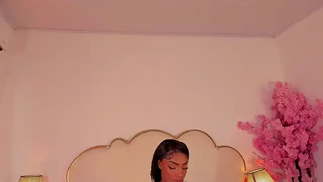 CahitlinBell live cam on StripChat