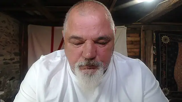 Newfiesausage1972 live cam on StripChat