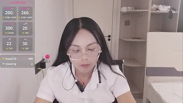 yishan-22 live cam on StripChat