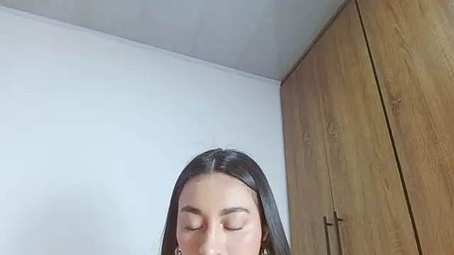 Roseechannel live cam on StripChat