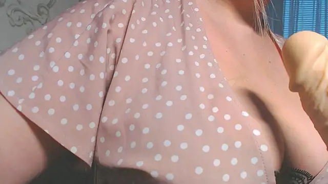 DolphinDreams live cam on StripChat