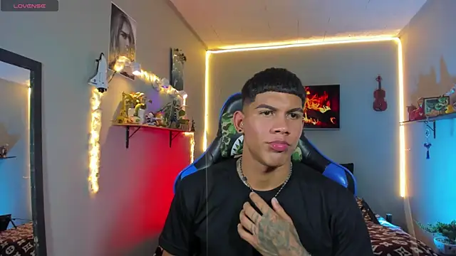 Damian_latinxxx live cam on StripChat