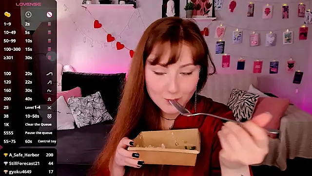 velvet_cherry_ live cam on StripChat