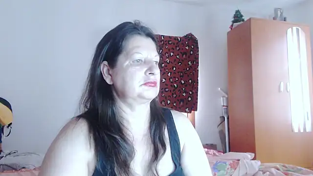 ExtasyMature live cam on StripChat