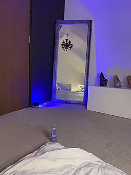 BellaKarma webcam