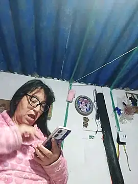 clarita_01 live cam on StripChat