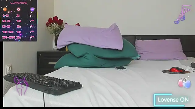 GoldenLunaa webcam