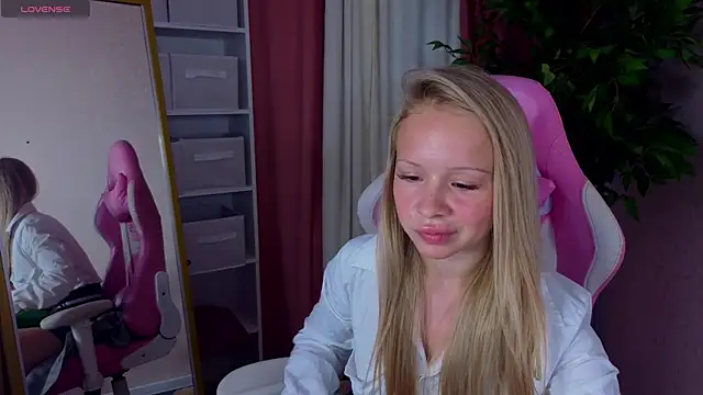 Milana_r0se webcam