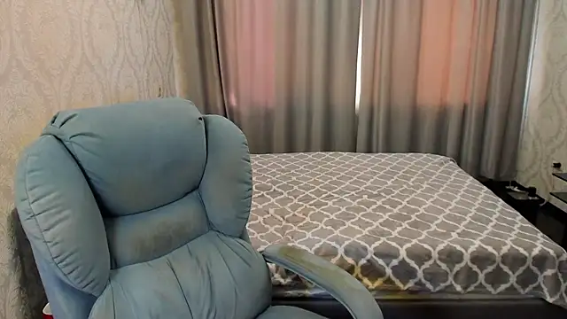 Vladik_b live cam on StripChat
