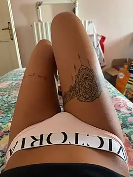 Lorella345 live cam on StripChat