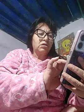 clarita_01 (F mature) - Mostrar culo abierto