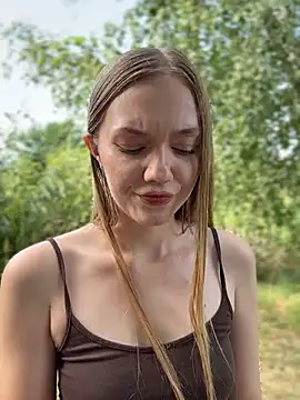 MilaMoone webcam