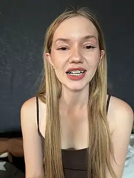 MilaMoone webcam