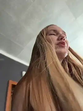 MilaMoone webcam