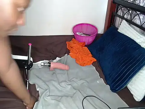 Whimsicalwillow live cam on StripChat