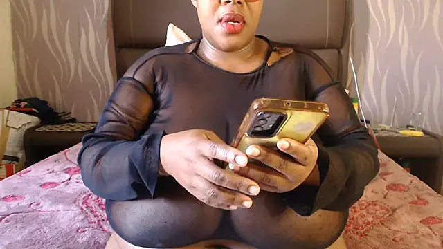 BoobsQueen46K webcam