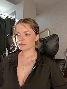 KimEvanss webcam