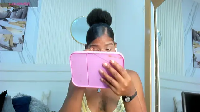Afro_Luna live cam on StripChat