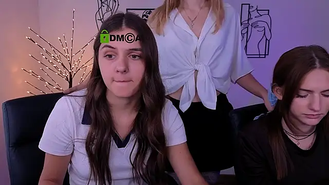 lisa_dark_ webcam