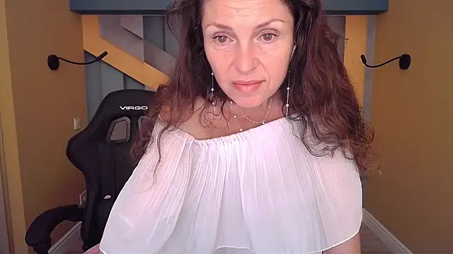 EllaLong webcam