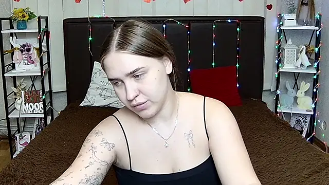 LauraHlot webcam