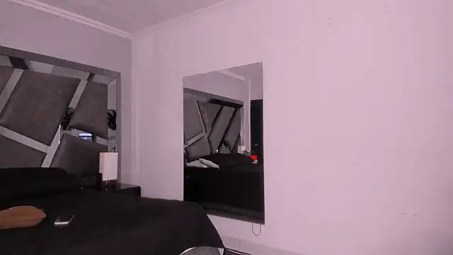 Radiant_Naomi webcam