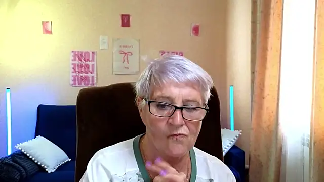 Sandra_Snowflake live cam on StripChat