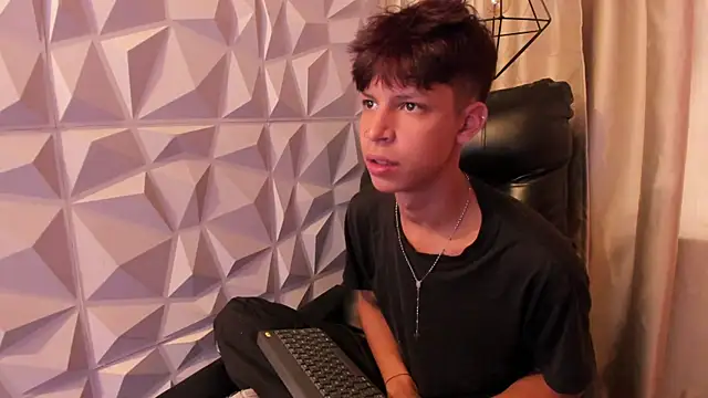 Ethan_qop webcam