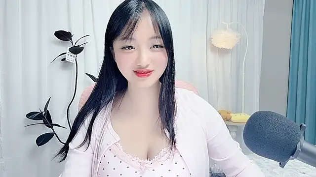 Winnie666999 live cam on StripChat