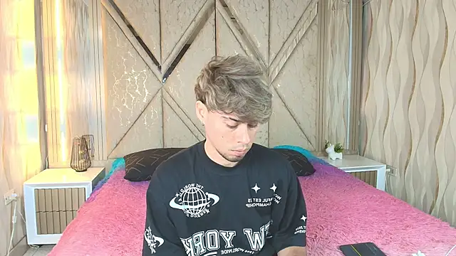 Twinfire_zeus webcam