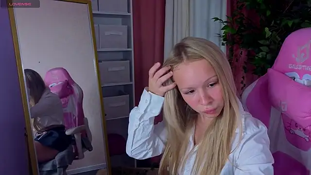 Milana_r0se webcam