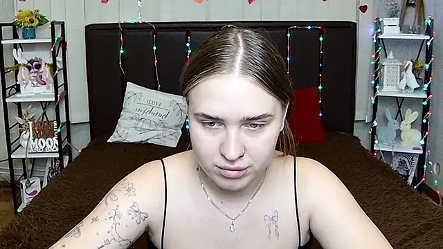 LauraHlot webcam