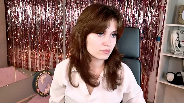 LolaDominara live cam on StripChat