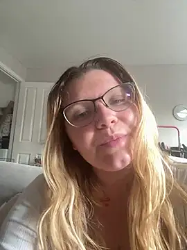 LucieLouBabe live cam on StripChat