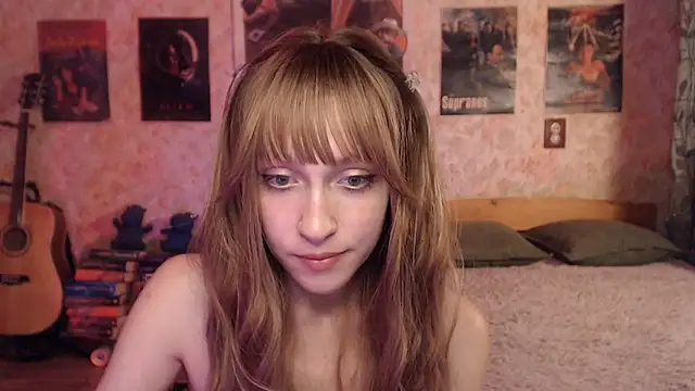 Friendly_Ellie live cam on StripChat