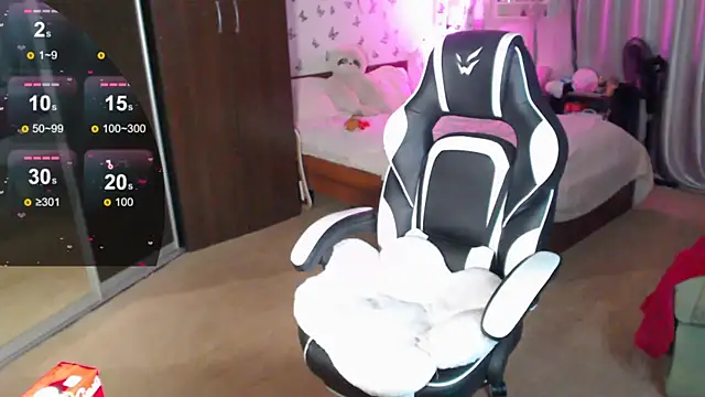 Kira_honeyy live cam on StripChat
