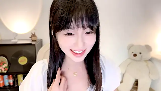 Onechestnut live cam on StripChat
