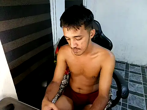 Spicy_RowyCam live cam on StripChat