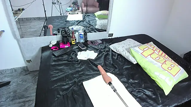 Benjamin_Buster live cam on StripChat